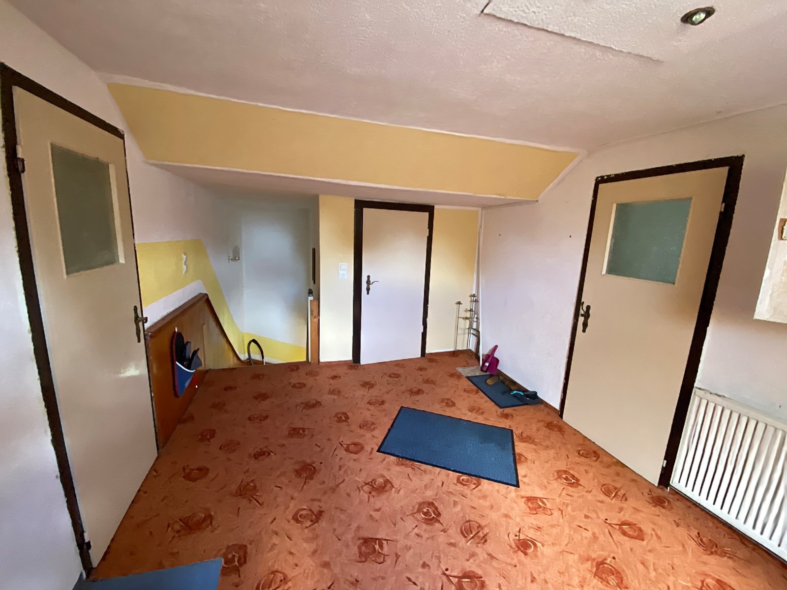 Einfamilienhaus mit Doppelgarage und großem Grundstück in Klitzschen