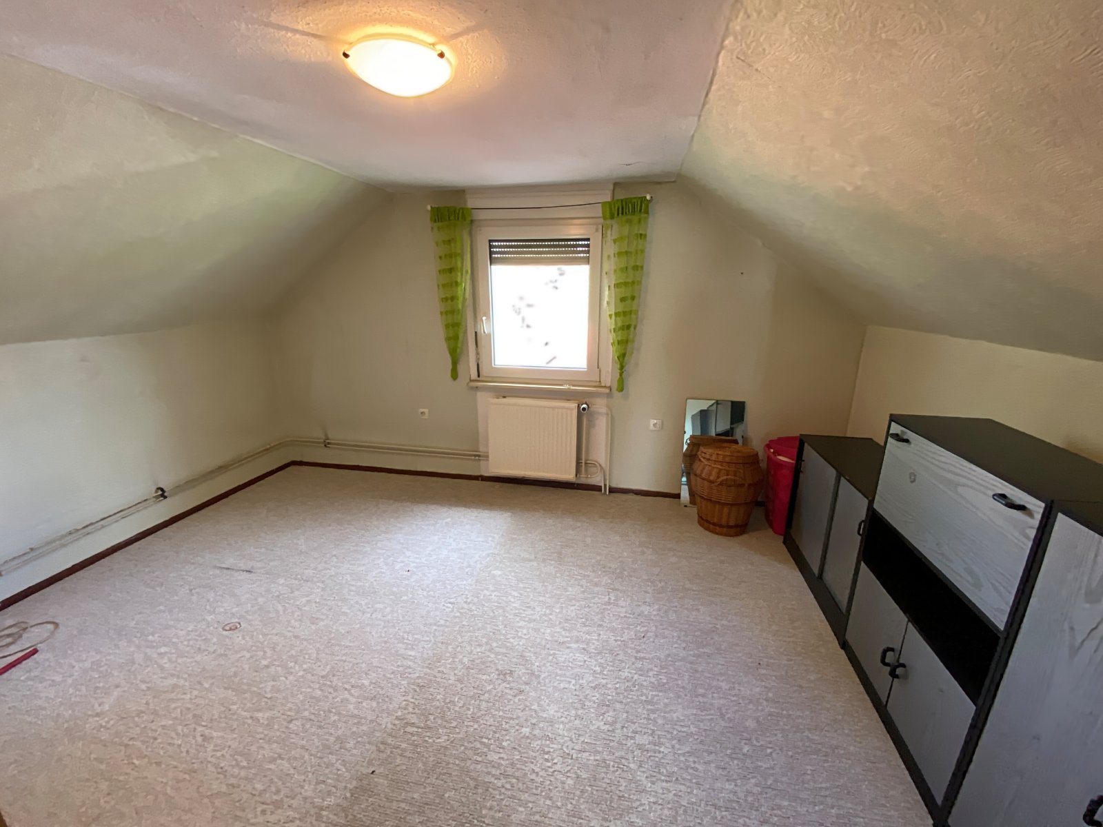 Einfamilienhaus mit Doppelgarage und großem Grundstück in Klitzschen