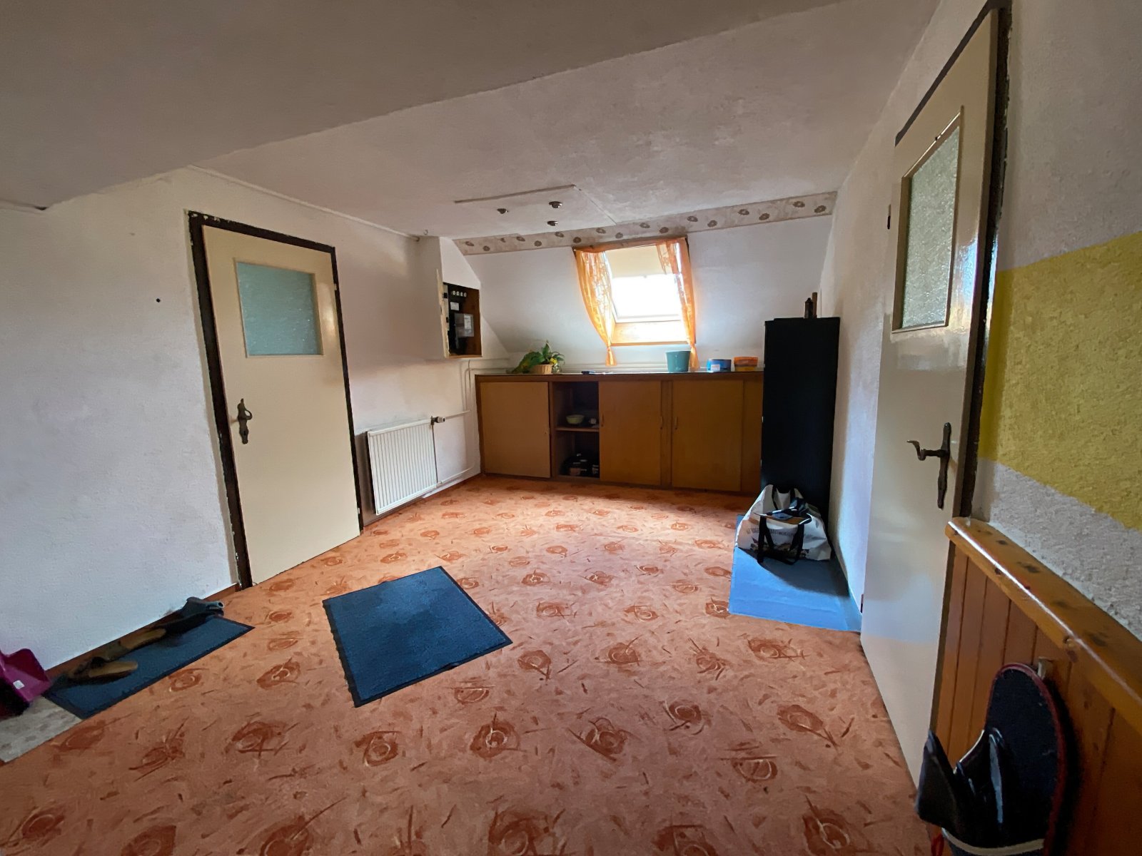 Einfamilienhaus mit Doppelgarage und großem Grundstück in Klitzschen