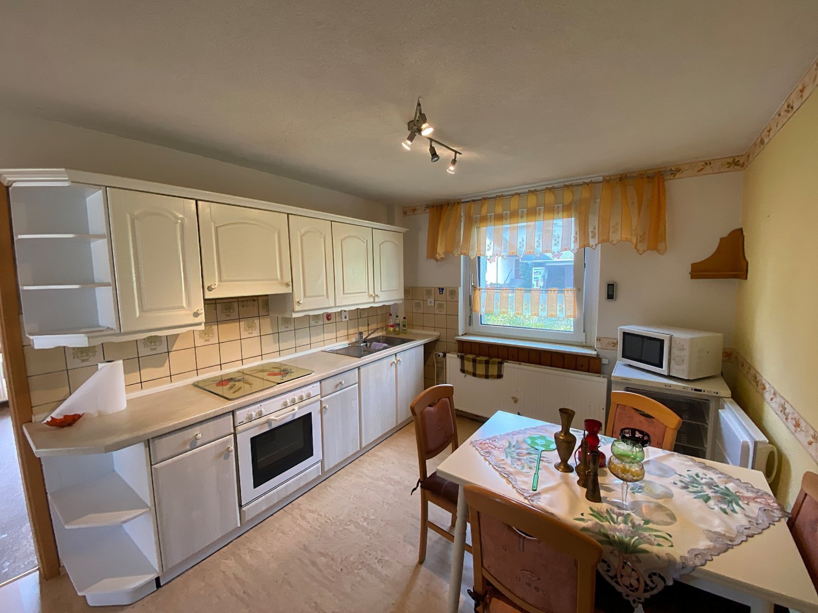 Einfamilienhaus mit Doppelgarage und großem Grundstück in Klitzschen