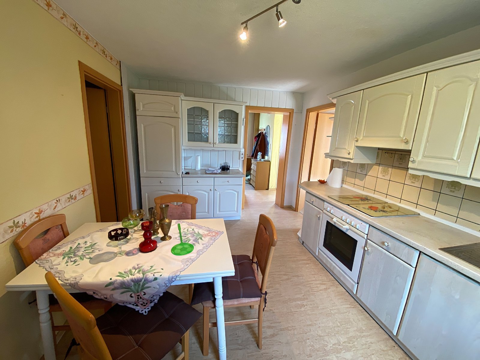 Einfamilienhaus mit Doppelgarage und großem Grundstück in Klitzschen