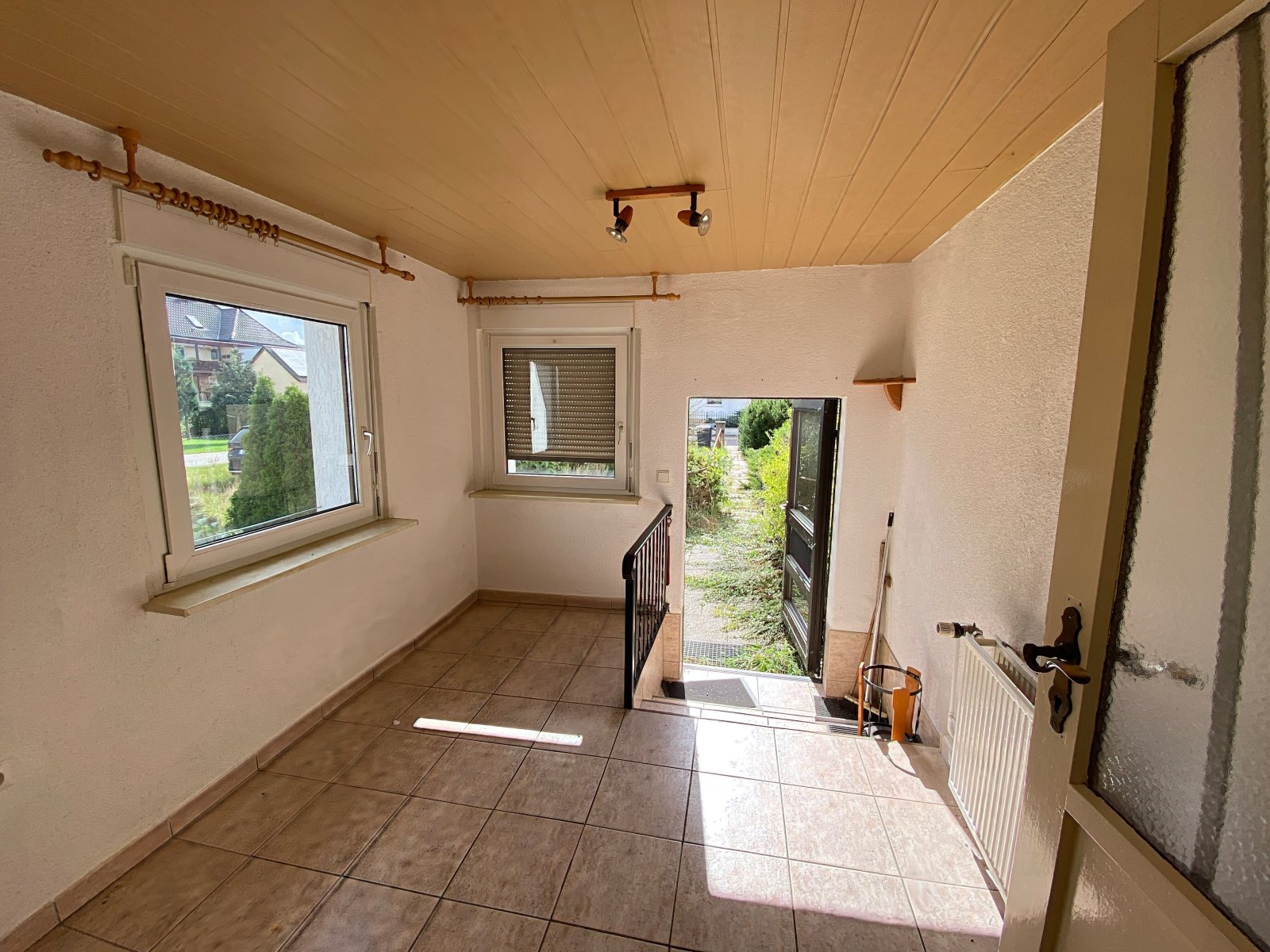 Einfamilienhaus mit Doppelgarage und großem Grundstück in Klitzschen