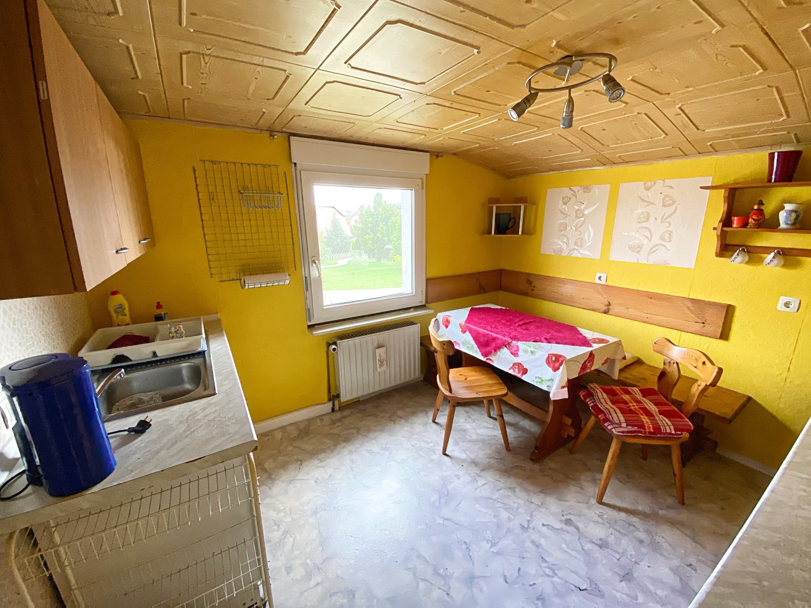 Einfamilienhaus mit Doppelgarage und großem Grundstück in Klitzschen