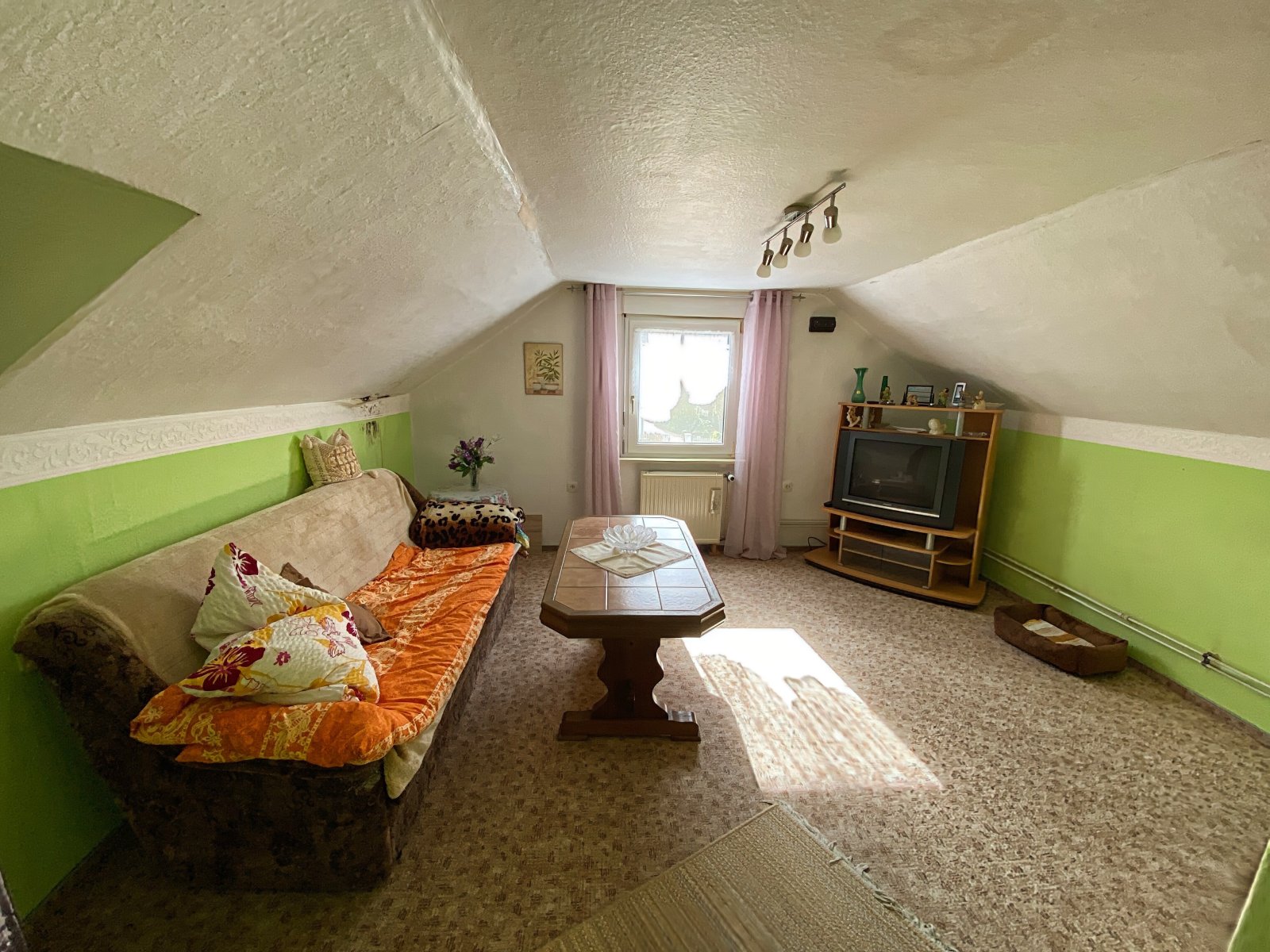 Einfamilienhaus mit Doppelgarage und großem Grundstück in Klitzschen