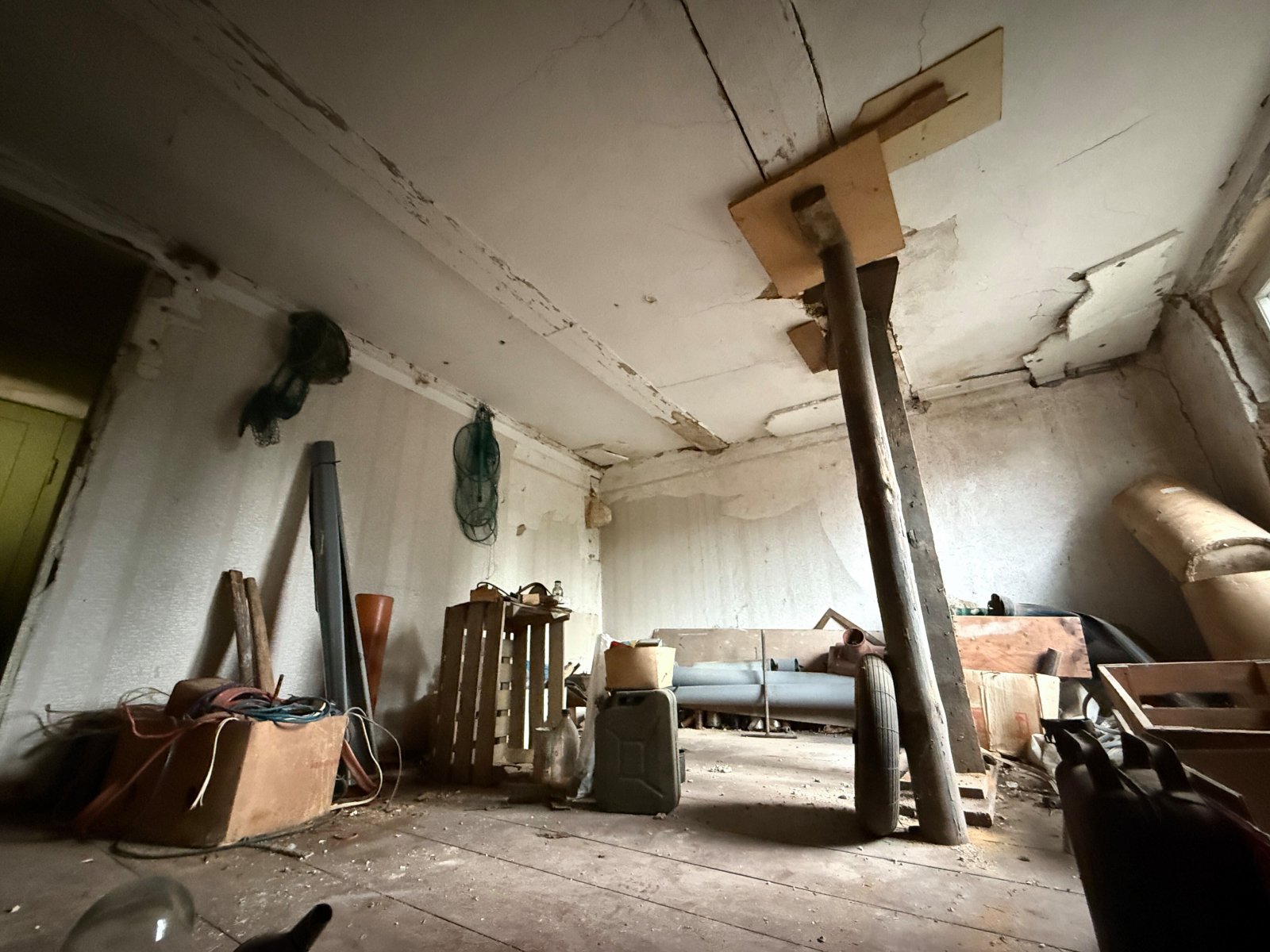 Reserviert: Charmantes, renovierungsbedürftiges Reihenmittelhaus mit Garten und 2 Garagen in Herzberg
