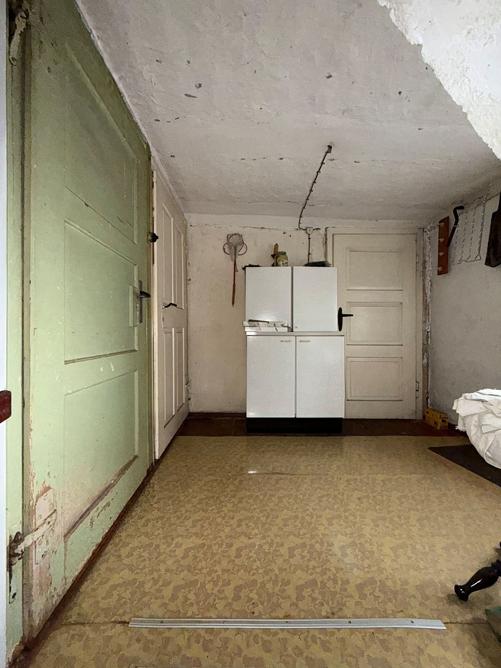 Reserviert: Charmantes, renovierungsbedürftiges Reihenmittelhaus mit Garten und 2 Garagen in Herzberg