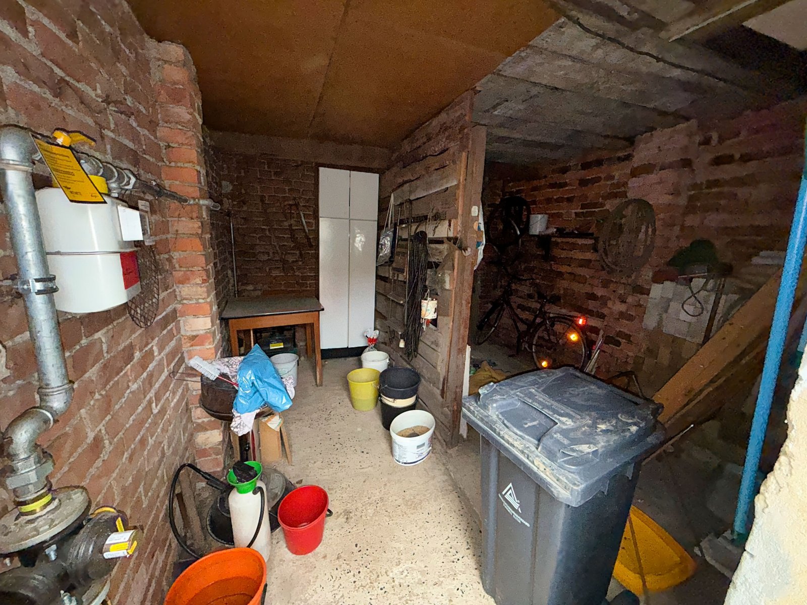 Reserviert: Charmantes, renovierungsbedürftiges Reihenmittelhaus mit Garten und 2 Garagen in Herzberg