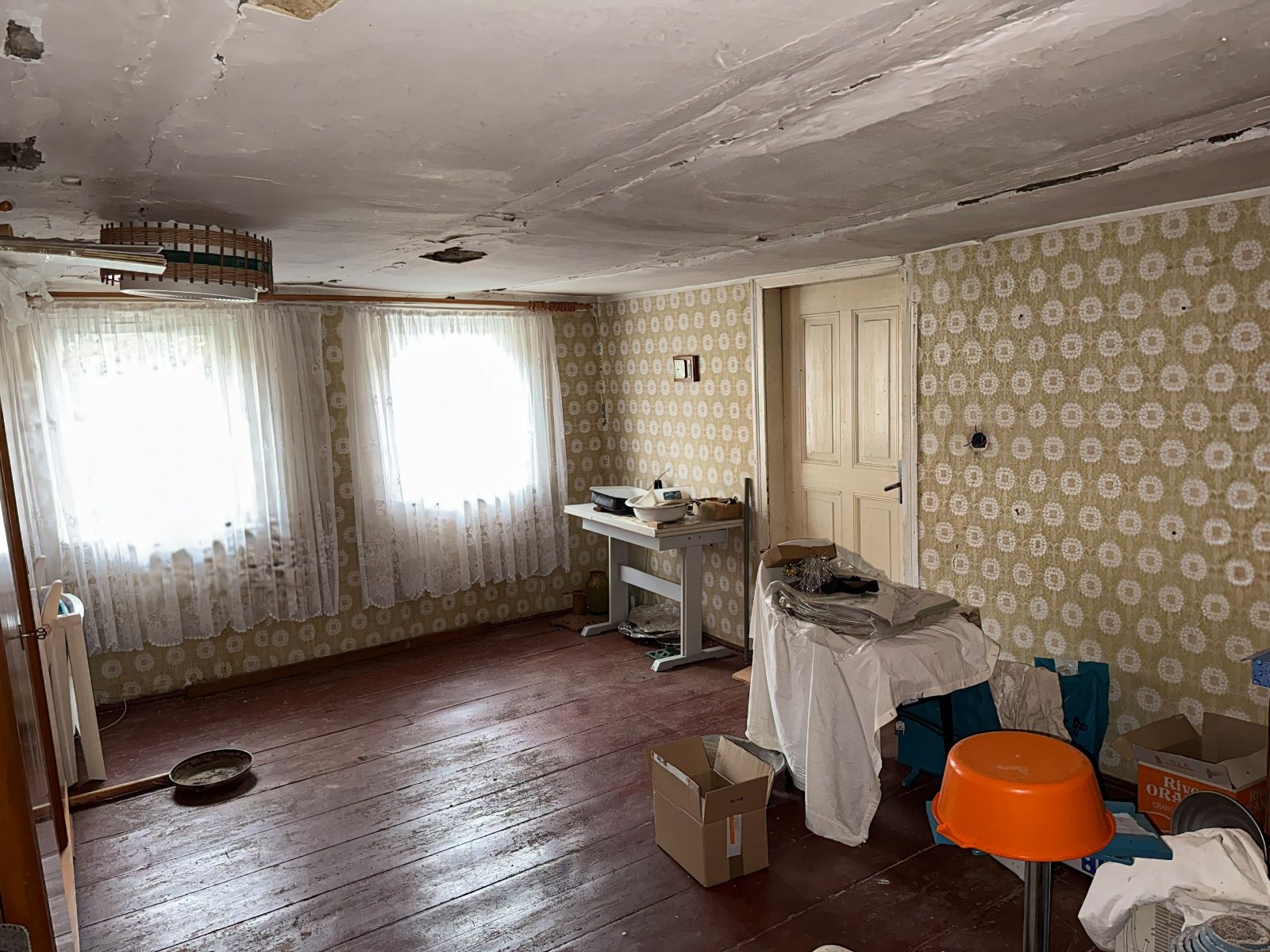 Reserviert: Charmantes, renovierungsbedürftiges Reihenmittelhaus mit Garten und 2 Garagen in Herzberg