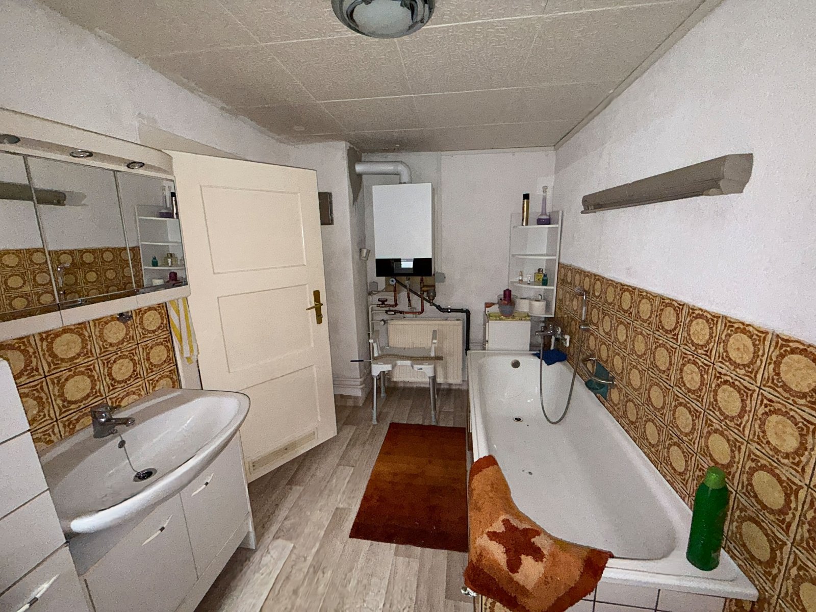 Reserviert: Charmantes, renovierungsbedürftiges Reihenmittelhaus mit Garten und 2 Garagen in Herzberg