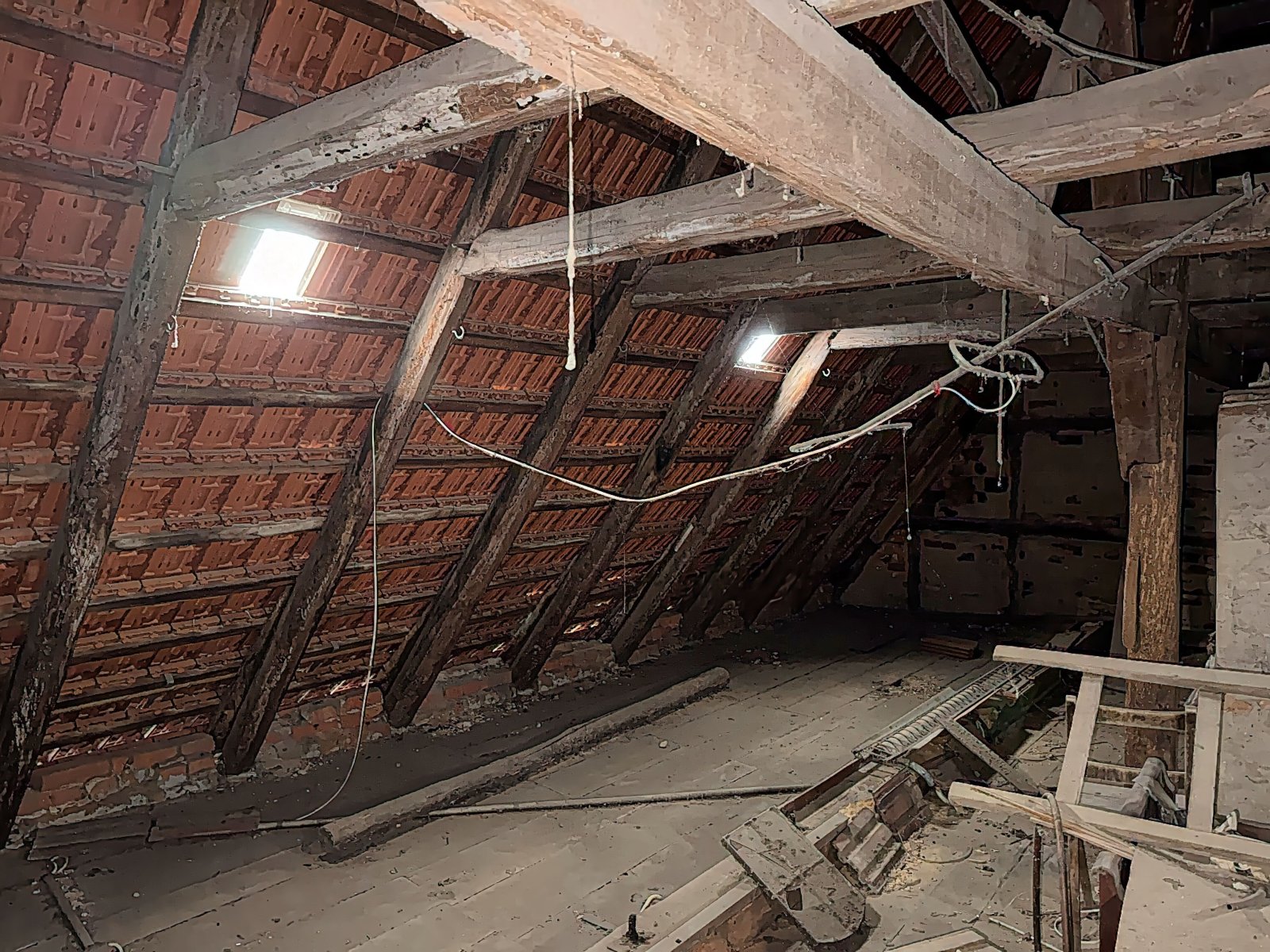 Reserviert: Charmantes, renovierungsbedürftiges Reihenmittelhaus mit Garten und 2 Garagen in Herzberg