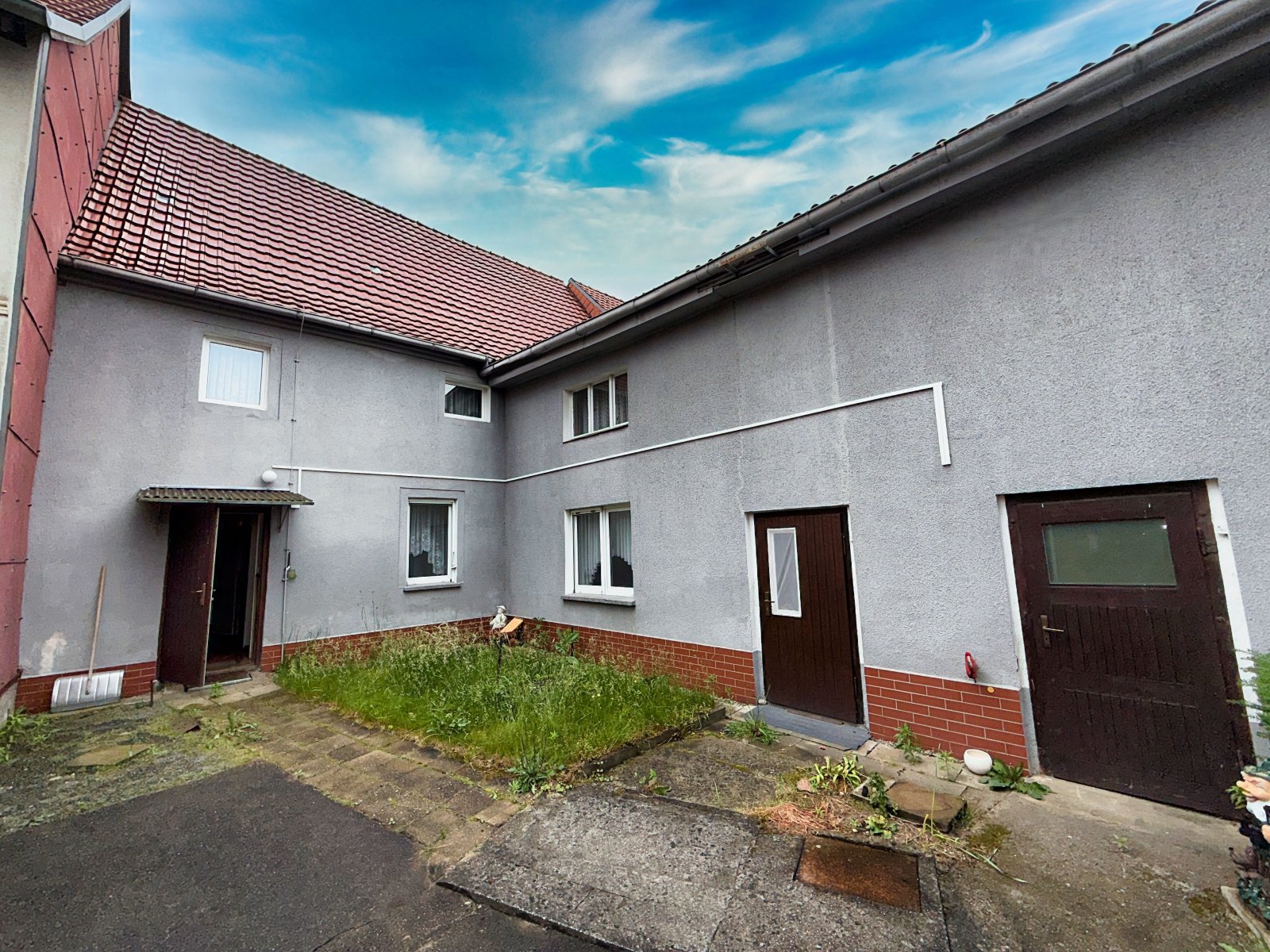 Reserviert: Charmantes, renovierungsbedürftiges Reihenmittelhaus mit Garten und 2 Garagen in Herzberg