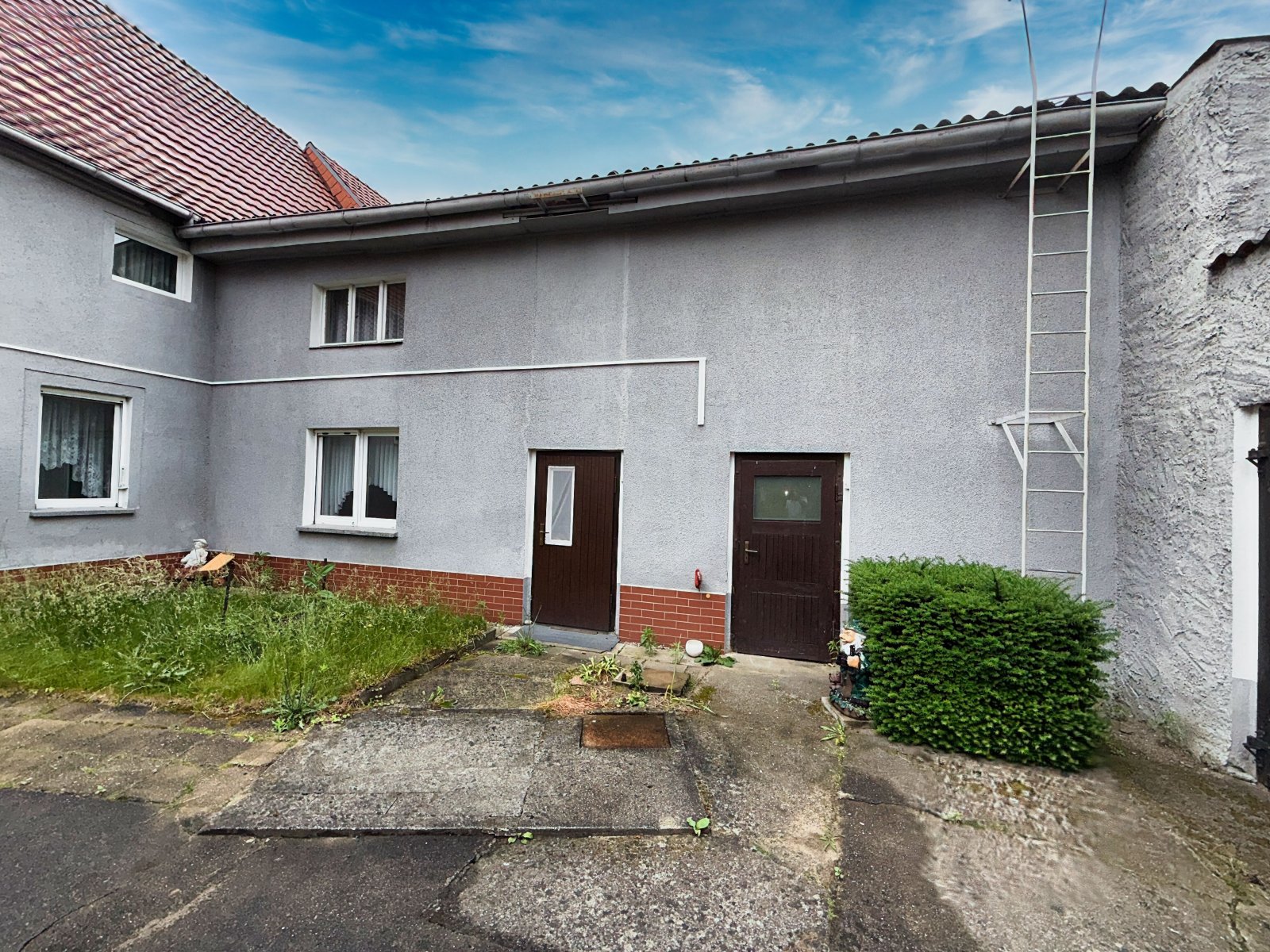 Reserviert: Charmantes, renovierungsbedürftiges Reihenmittelhaus mit Garten und 2 Garagen in Herzberg