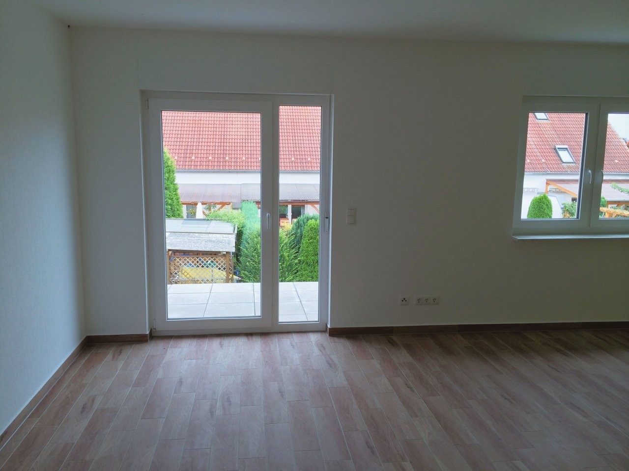 Wohnzimmer mit Balkonausgang OG Wohnzimmer mit Balkonausgang OG