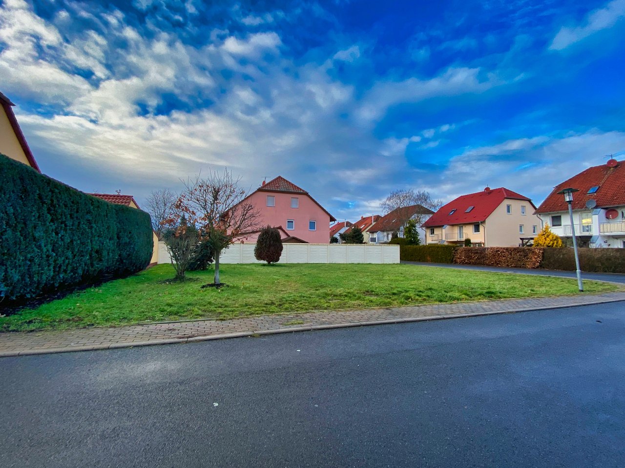 Gegenüberliegendes Grundstück Gegenüberliegendes Grundstück