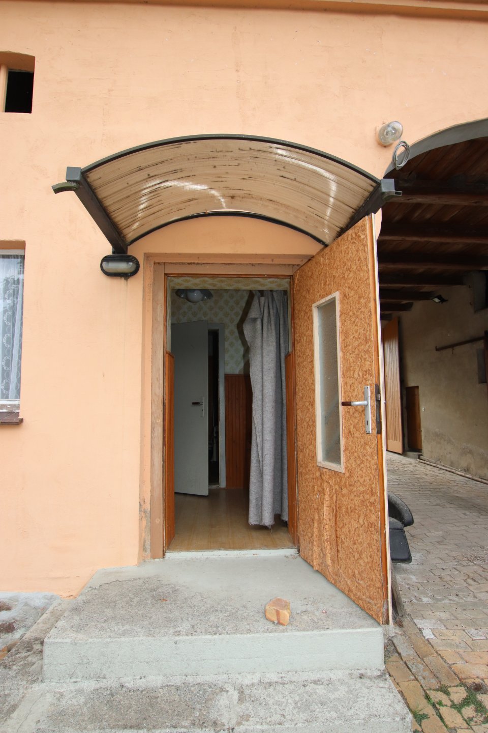 Eingang altes Wohnhaus Eingang altes Wohnhaus