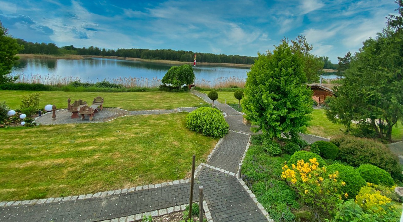 Ausblick auf den See vom Wohngebäude