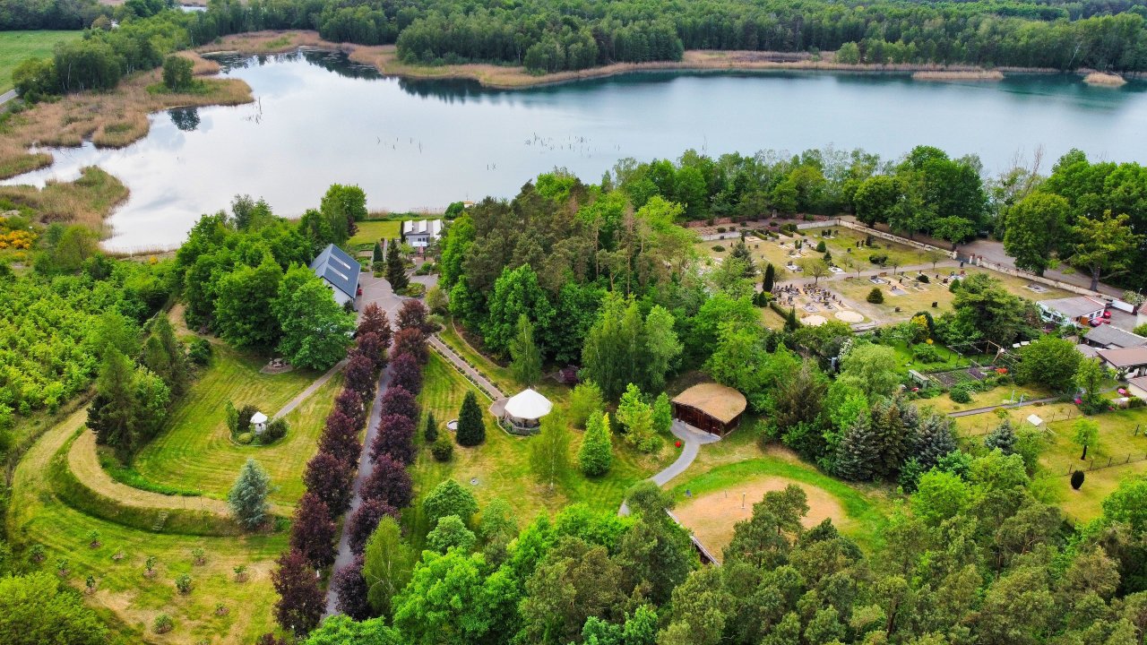 Luftbild Grundstück mit eigenem See Luftbild Grundstück mit eigenem See