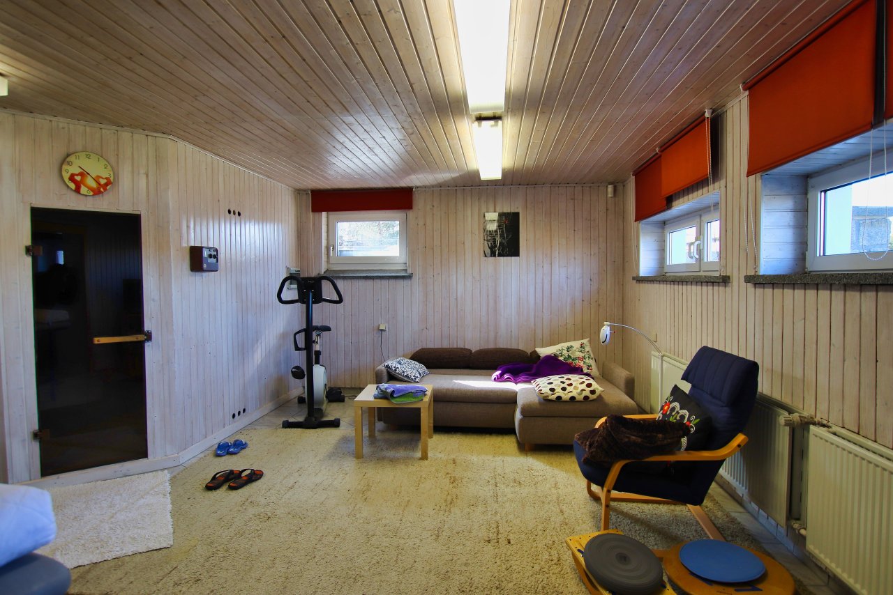 Wellnessbereich mit Sauna Kellergeschoss Wellnessbereich mit Sauna Kellergeschoss