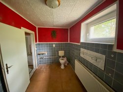 Bad mit Badewanne und WC Keller Bad mit Badewanne und WC Keller