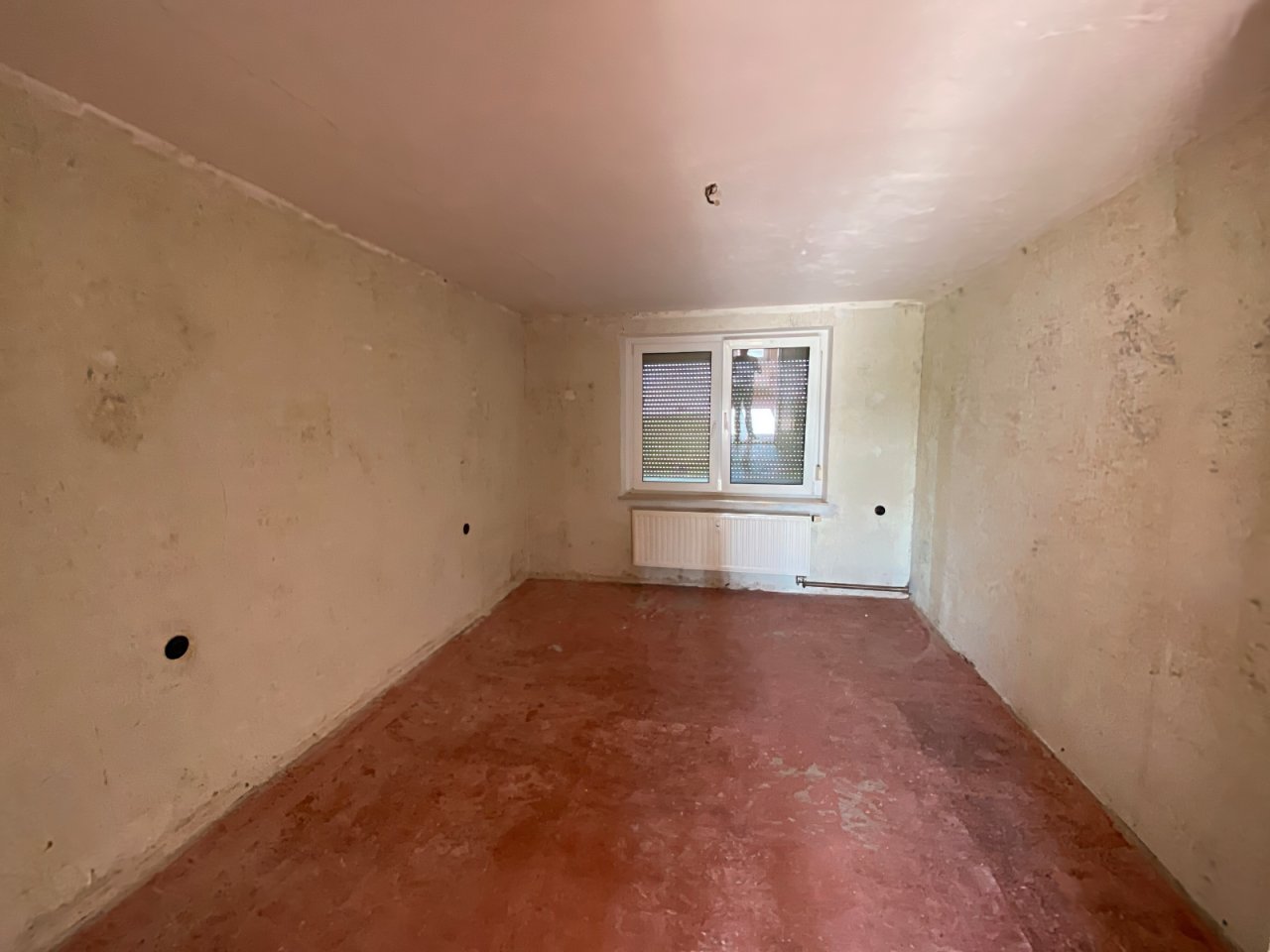 Schlafzimmer Wohnung unrenoviert OG links Schlafzimmer Wohnung unrenoviert OG links