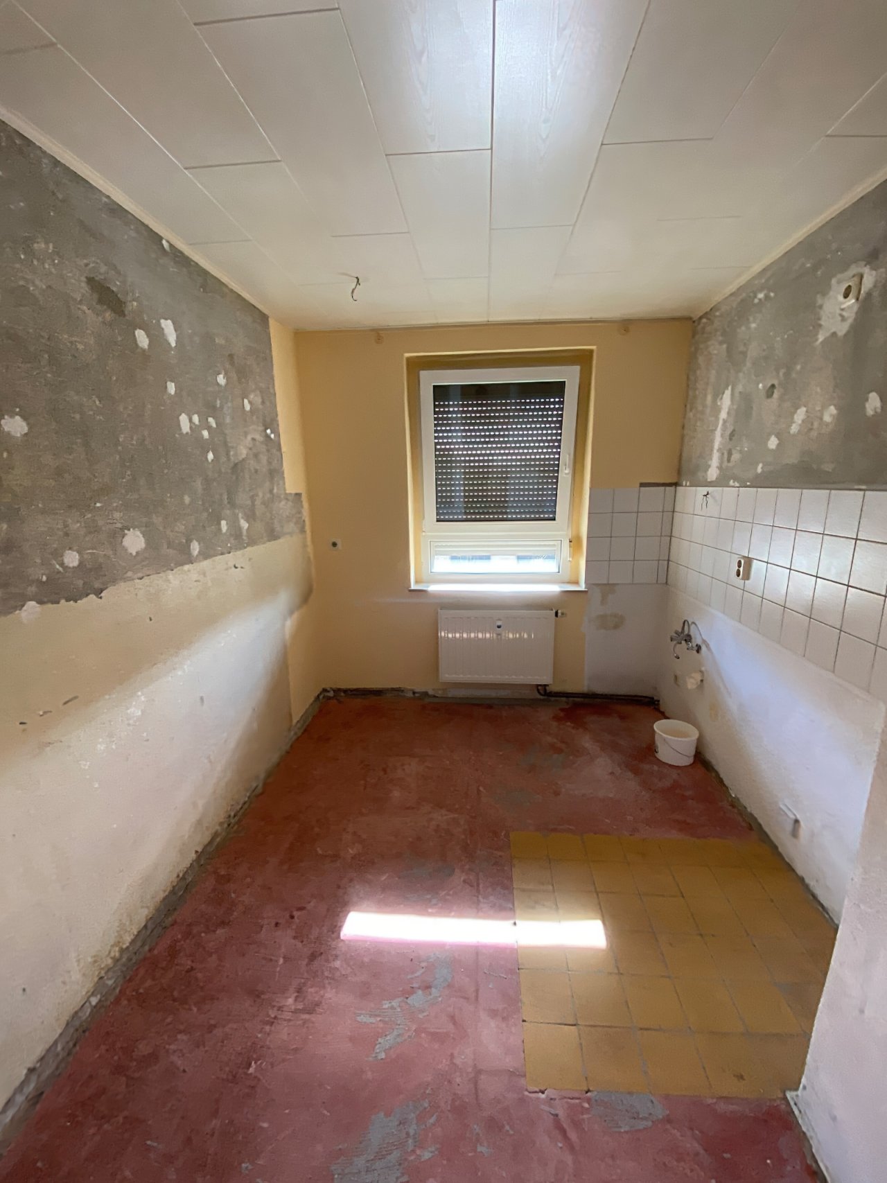 Küche Wohnung unrenoviert OG links Küche Wohnung unrenoviert OG links