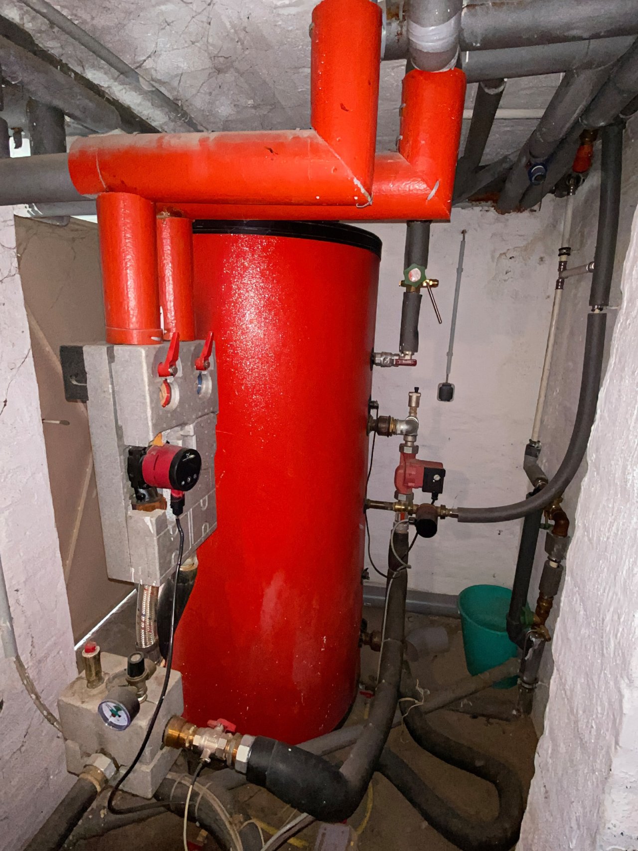 Ölzentralheizung mit Warmwasserspeicher Ölzentralheizung mit Warmwasserspeicher