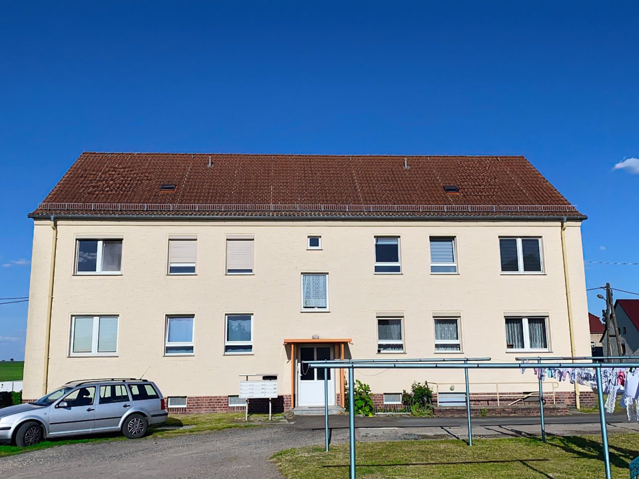 Mehrfamilienhaus Vorderseite Mehrfamilienhaus Vorderseite