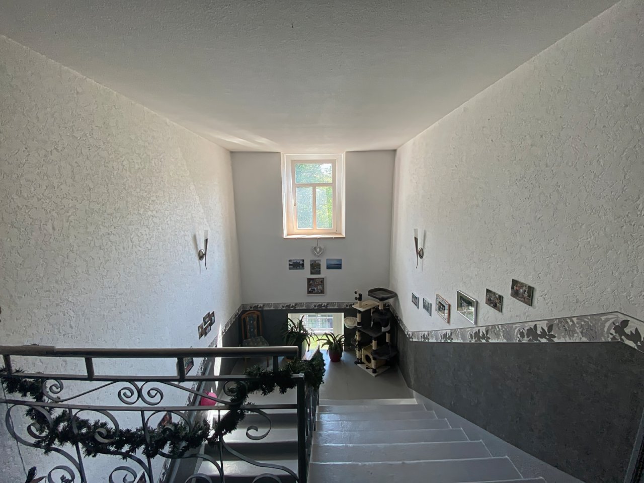 Flur - Treppenhaus OG Haupthaus 5 Zi.-Maisonette-Whg. Flur - Treppenhaus OG Haupthaus 5 Zi.-Maisonette-Whg.
