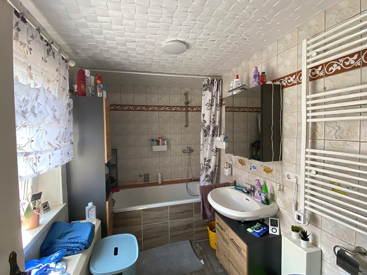 Tageslichtbad 1. OG Nebengebäude 3-Zimmer Wohnung Tageslichtbad 1. OG Nebengebäude 3-Zimmer Wohnung