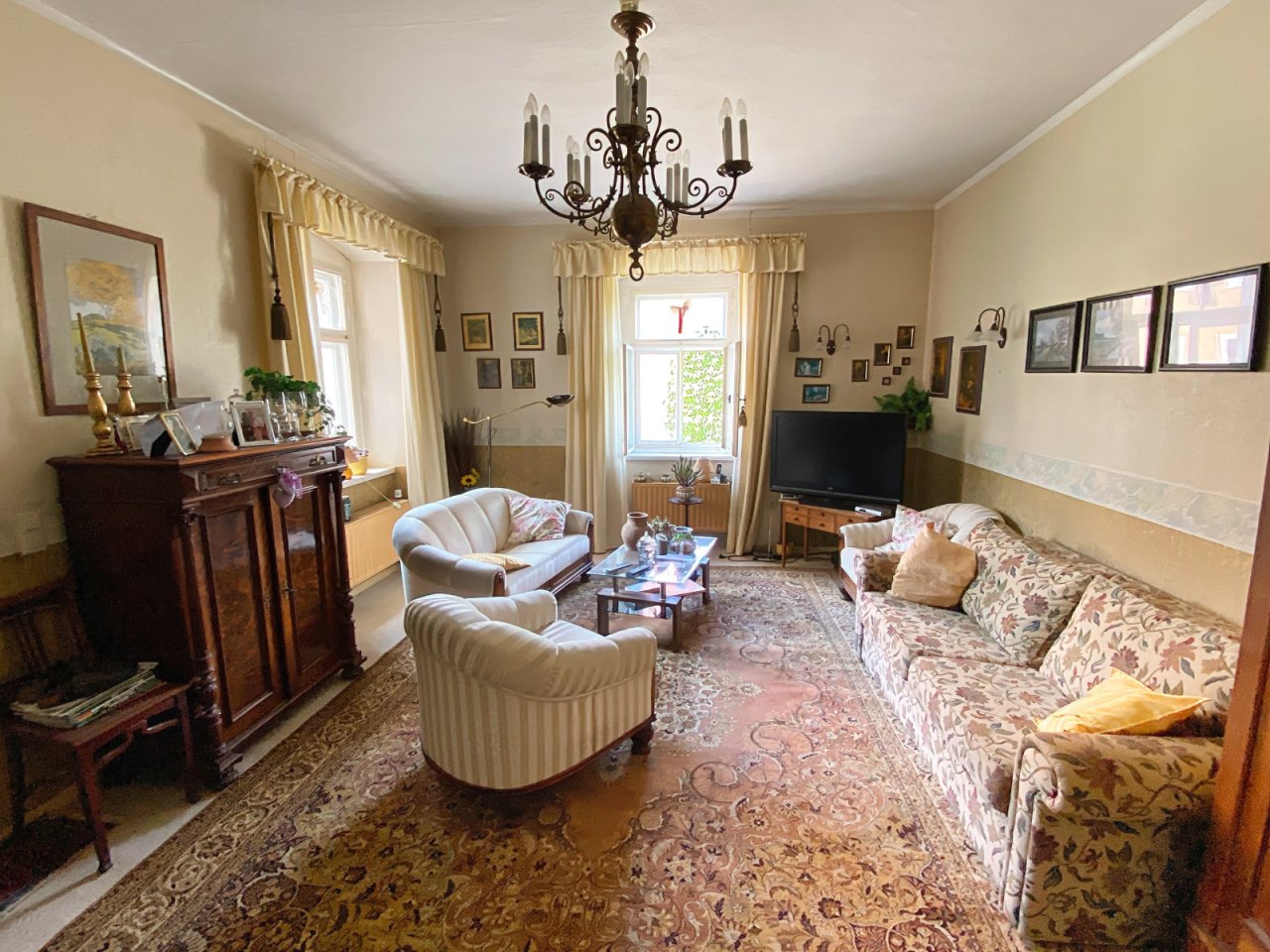Wohnzimmer Eigentümer EG 2-Zi.Whg. Haupthaus Wohnzimmer Eigentümer EG 2-Zi.Whg. Haupthaus