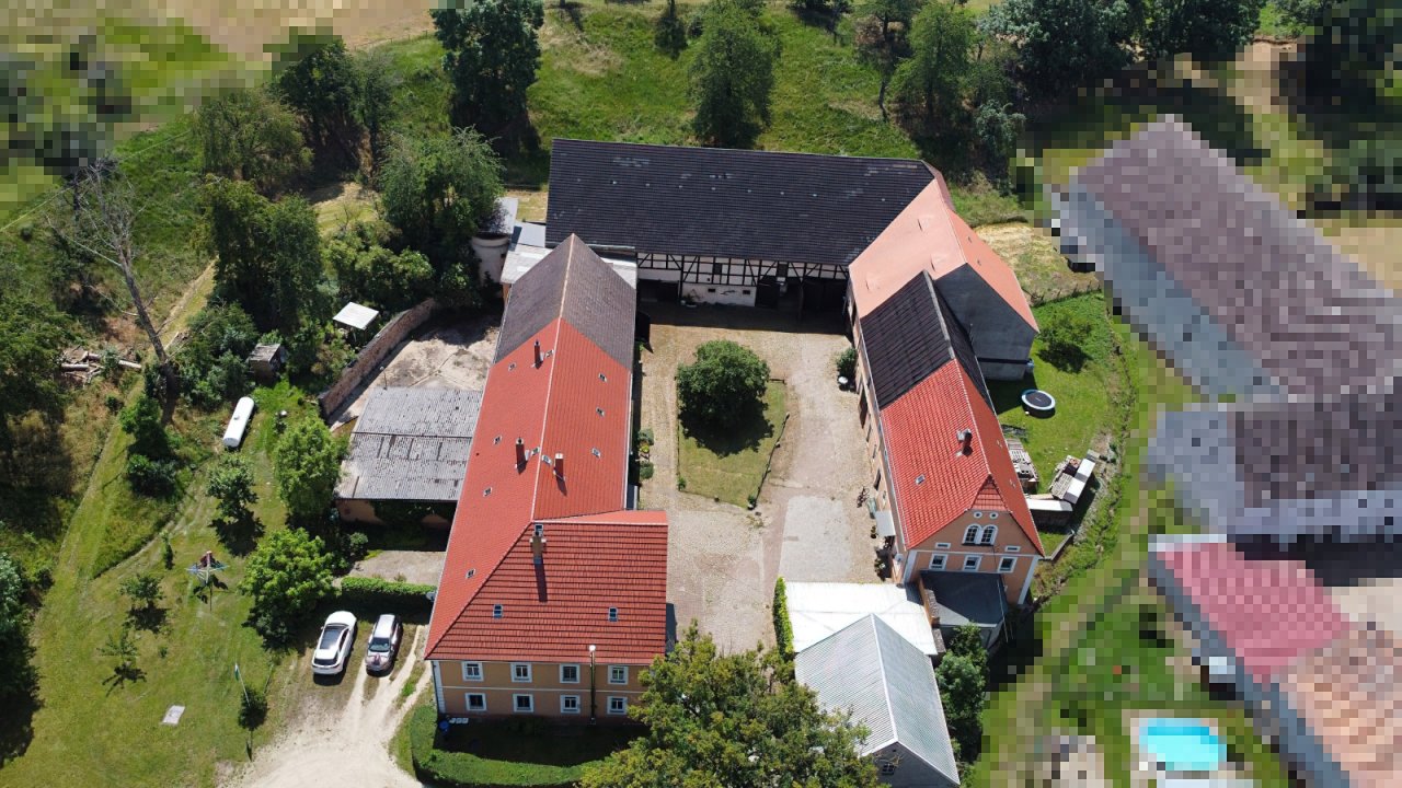 Dreiseitenhof mit Grundstück Dreiseitenhof mit Grundstück