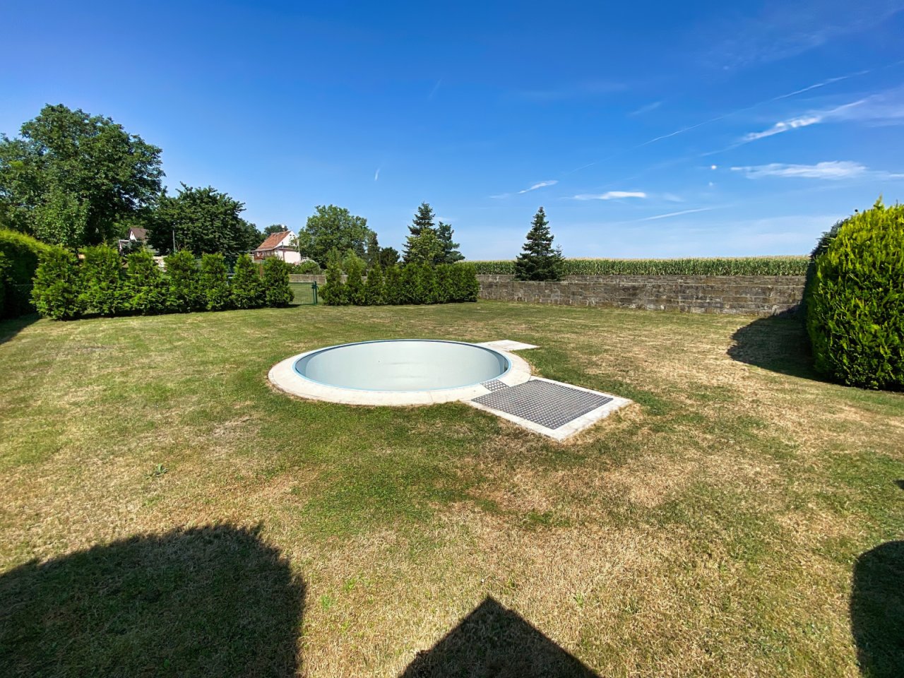 Gartengrundstück mit Swimming-Pool Gartengrundstück mit Swimming-Pool