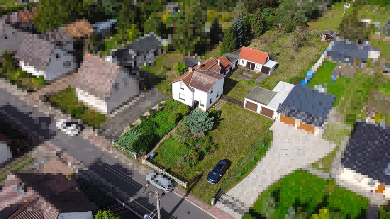 Grundstück mit EFH, 2 Garagen und Nebengelass Grundstück mit EFH, 2 Garagen und Nebengelass