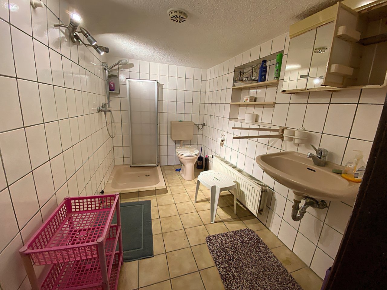 Bad OG mit Dusche und WC Bad OG mit Dusche und WC