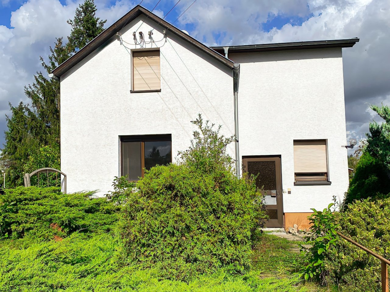 Einfamilienhaus mit Hauseingang Einfamilienhaus mit Hauseingang