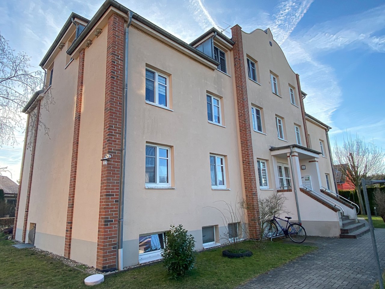 Mehrfamilienhaus Seitenansicht Mehrfamilienhaus Seitenansicht