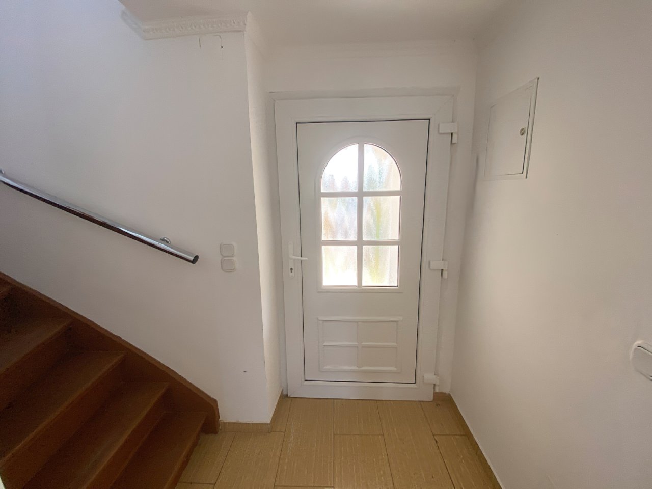 Hauseingang mit Treppe ins OG Hauseingang mit Treppe ins OG
