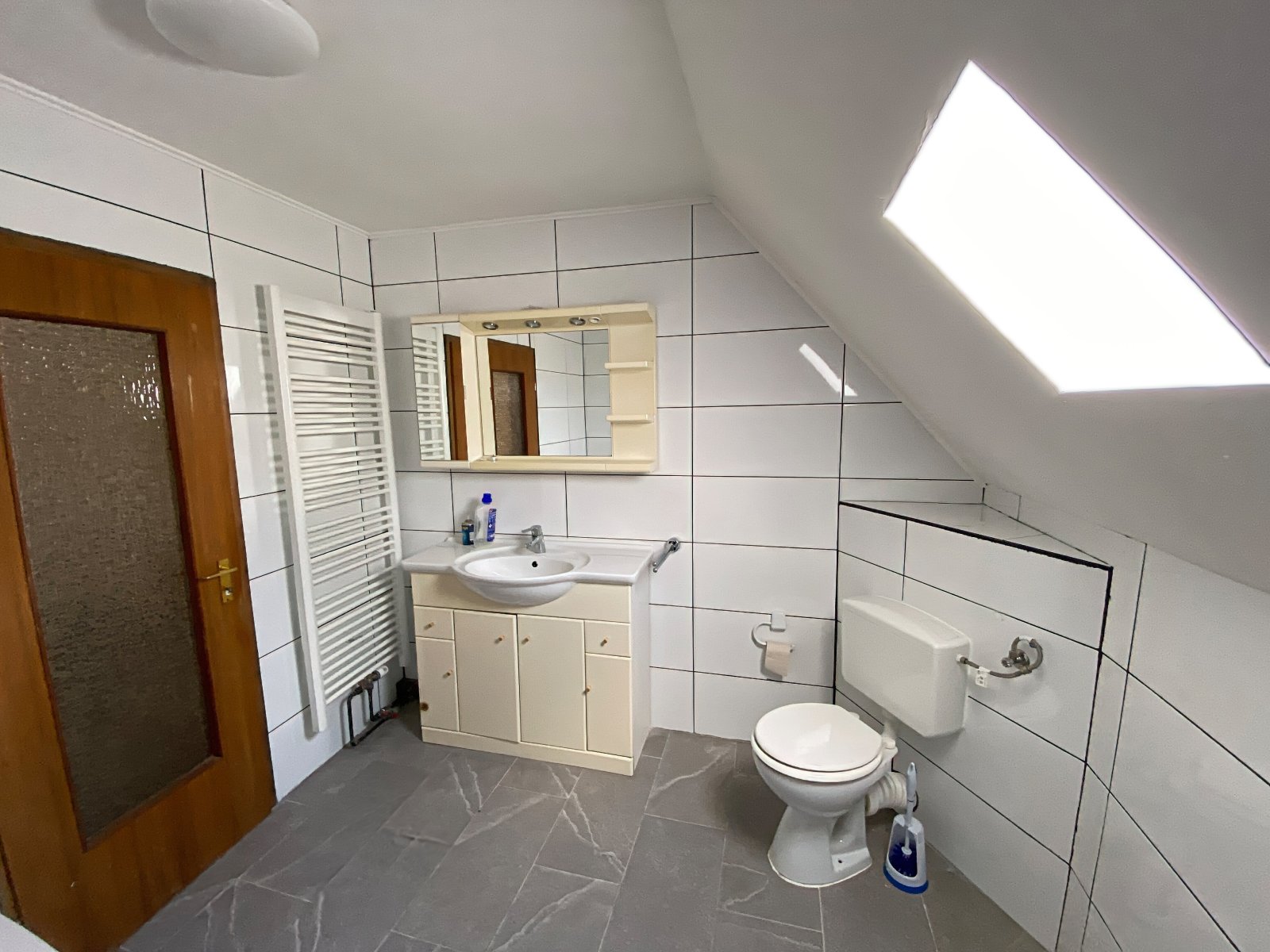 Tageslichtbad mit Badewanne und WC OG Tageslichtbad mit Badewanne und WC OG