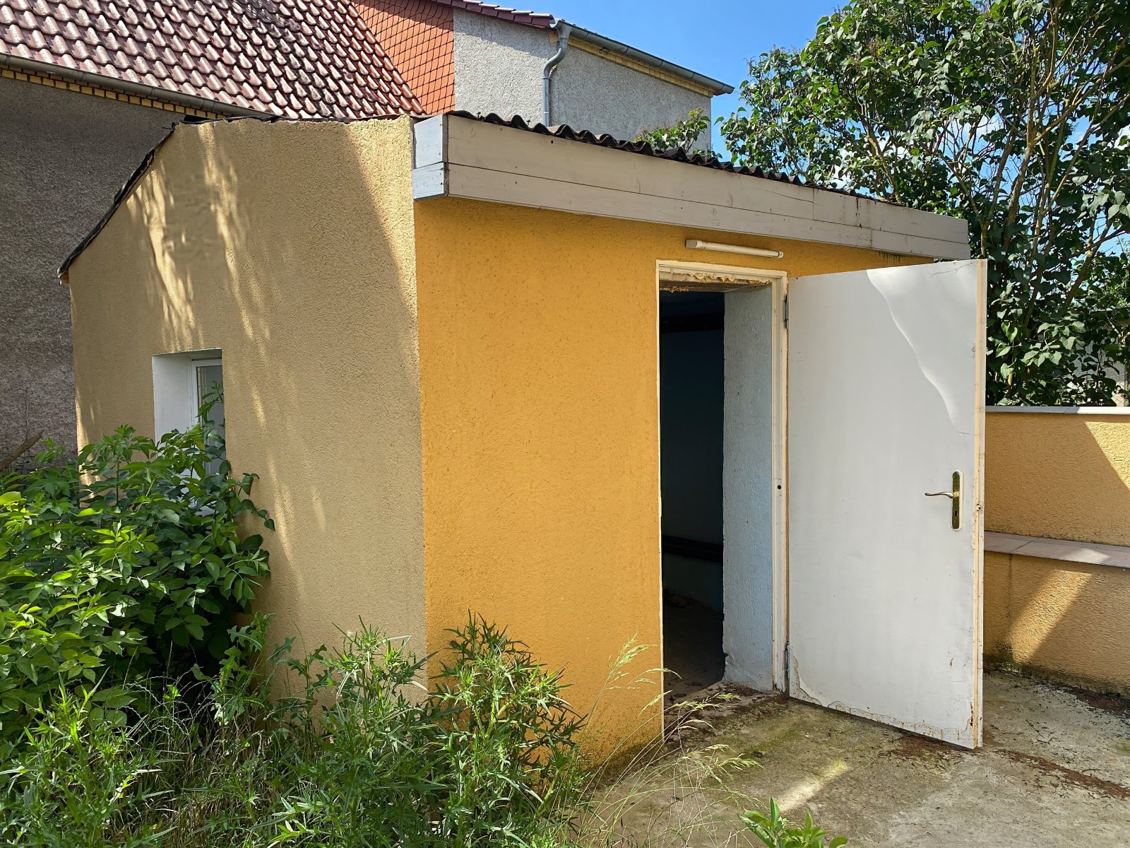 Nebengebäude mit Ölzentralheizung Nebengebäude mit Ölzentralheizung