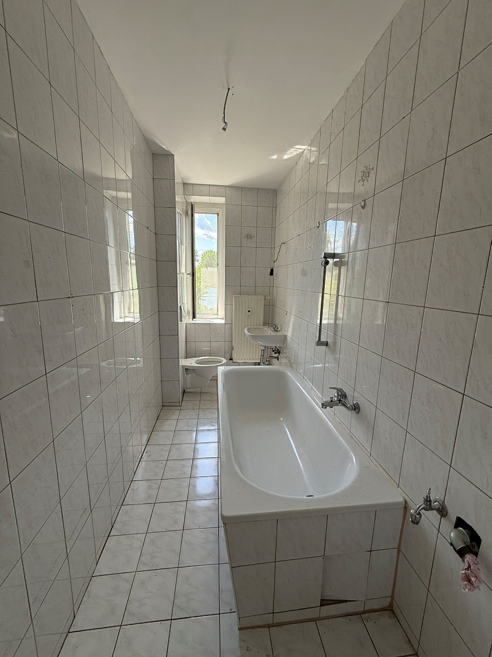 Bad mit Badewanne und WC OG Bad mit Badewanne und WC OG