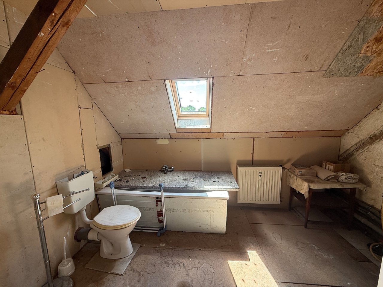 Dachbodenzimmer mit Therme