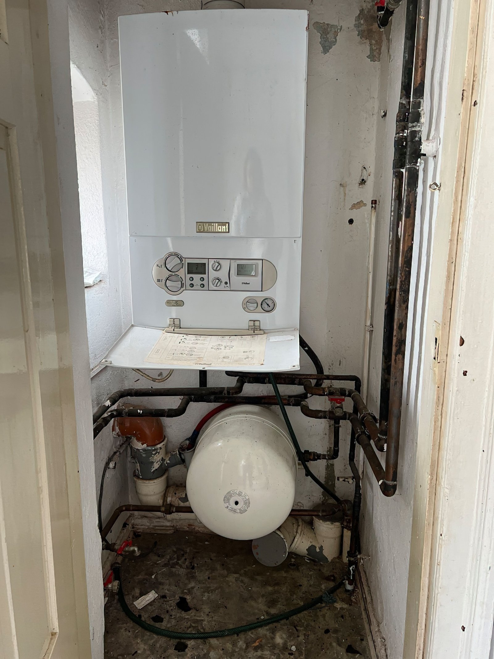 Neue Gastherme Wohnungen - Zimmer (1.OG+2.OG) Neue Gastherme Wohnungen - Zimmer (1.OG+2.OG)