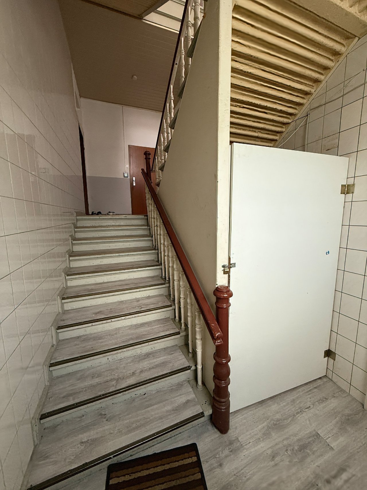 Treppenhaus Hauptgebäude - Wohnhaus Treppenhaus Hauptgebäude - Wohnhaus