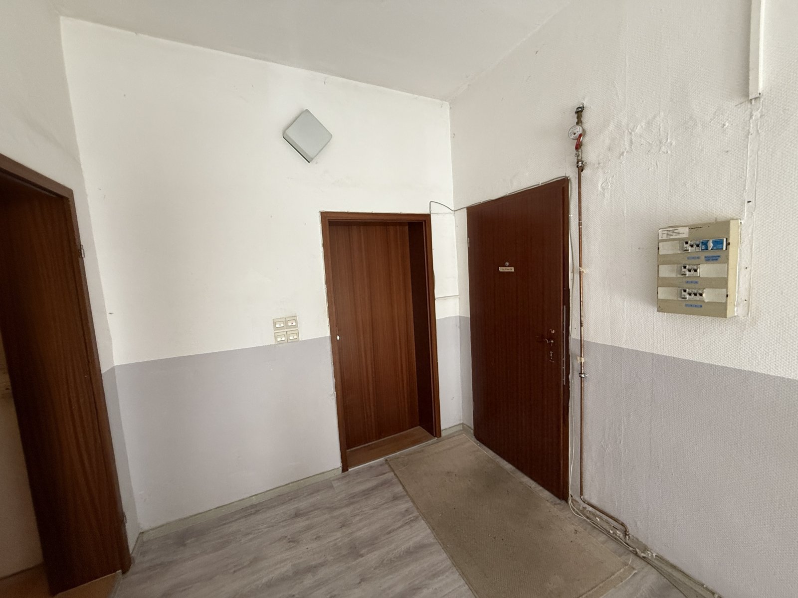 Treppenhaus 2. OG Treppenhaus 2. OG