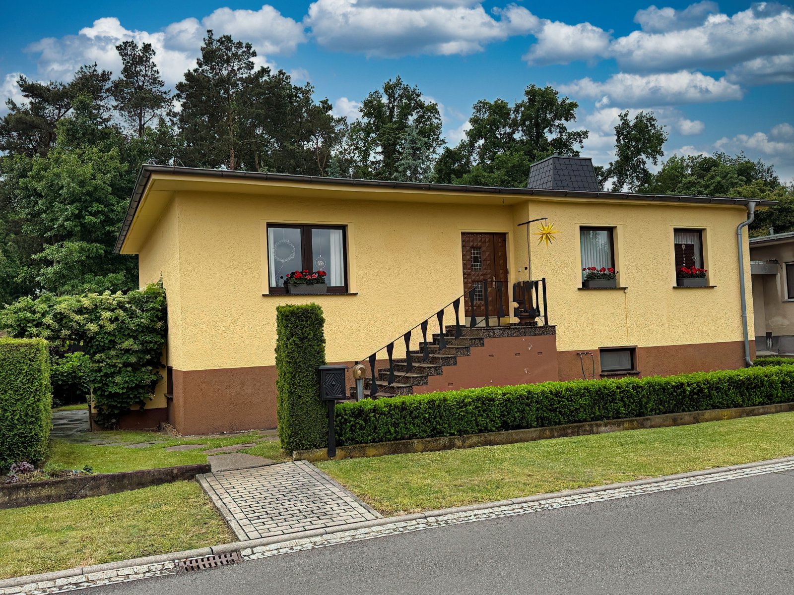 Bungalow Vorderseite Bungalow Vorderseite