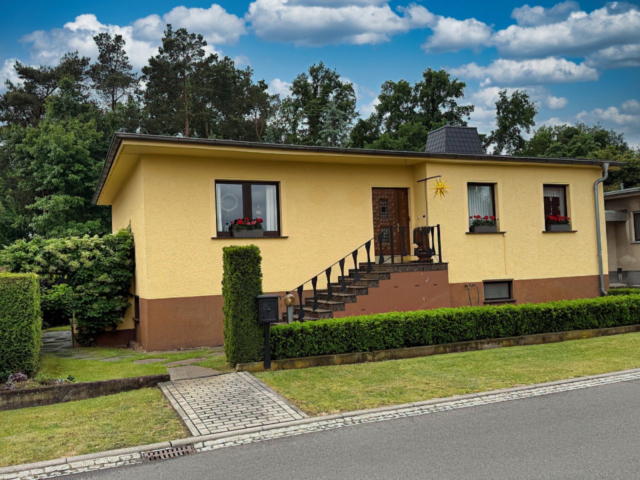 Bungalow Vorderseite Bungalow Vorderseite