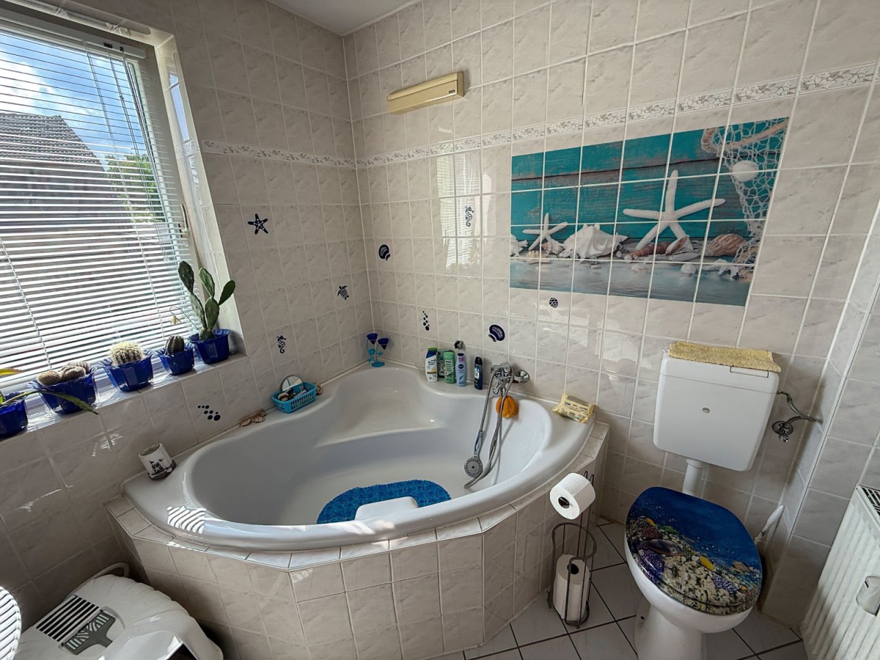 Bad Eckbadewanne 2-Zi-Whg.