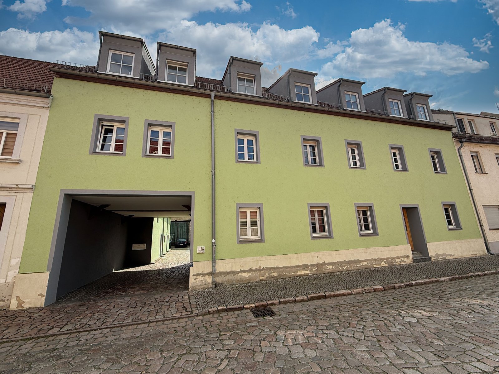 Mehrfamilienhaus Vorderseite Mehrfamilienhaus Vorderseite