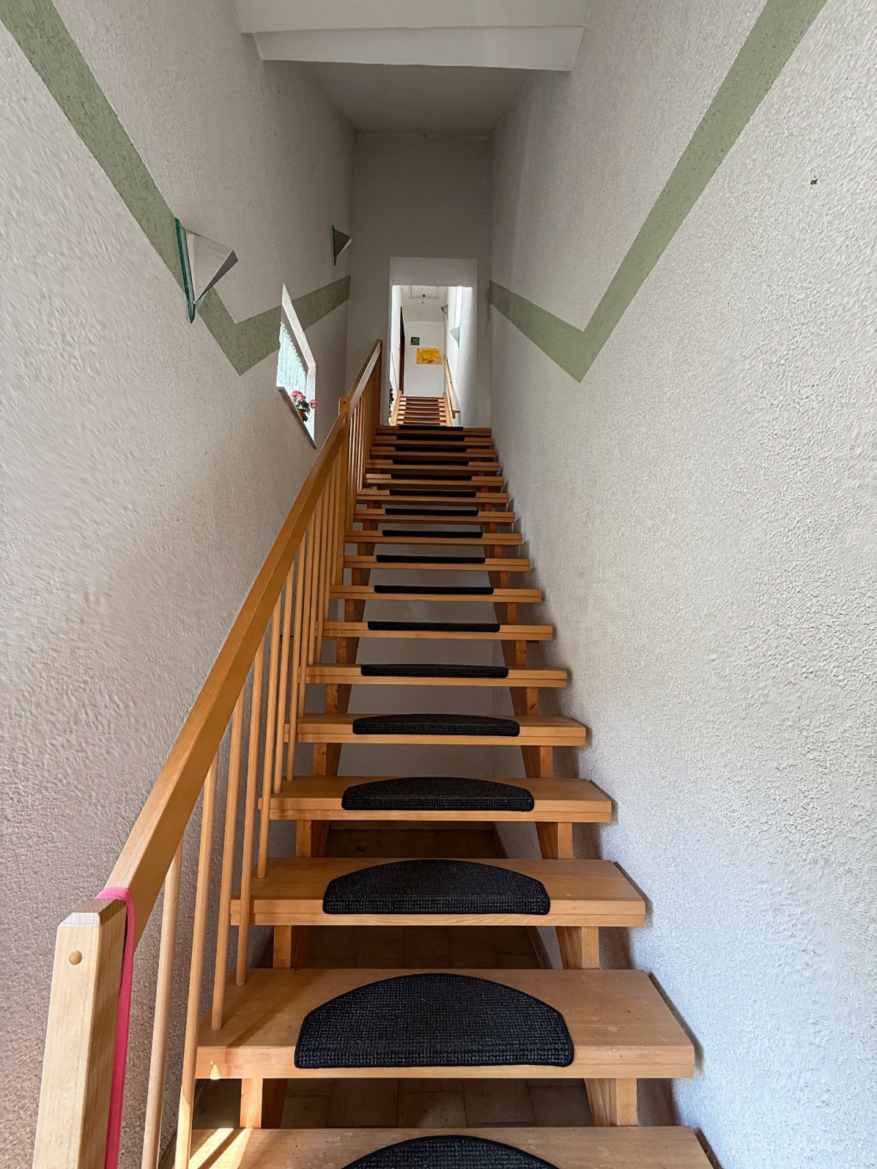 Treppenhaus Eingang rechts