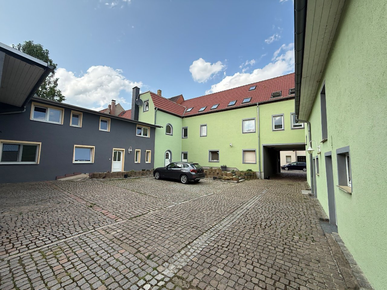 Innenhof mit Tordurchfahrt